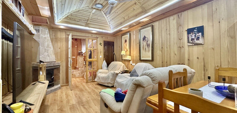 4 bedroom Townhouse for sale