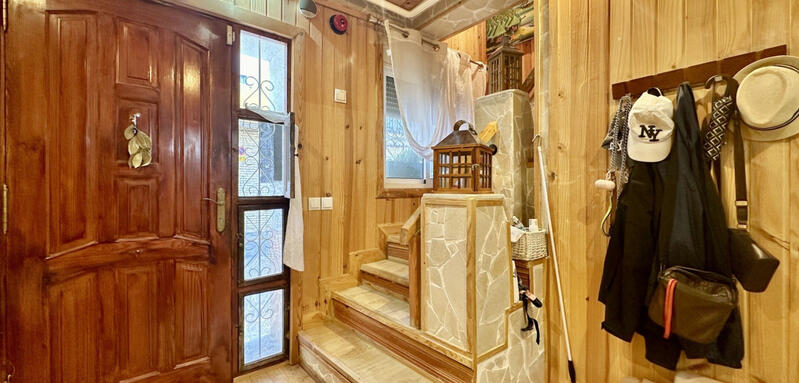 4 bedroom Townhouse for sale