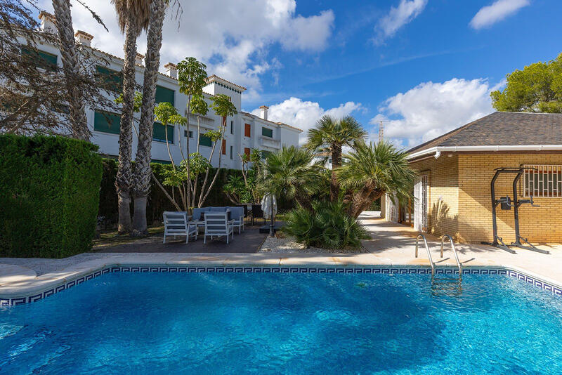 5 bedroom Villa for sale