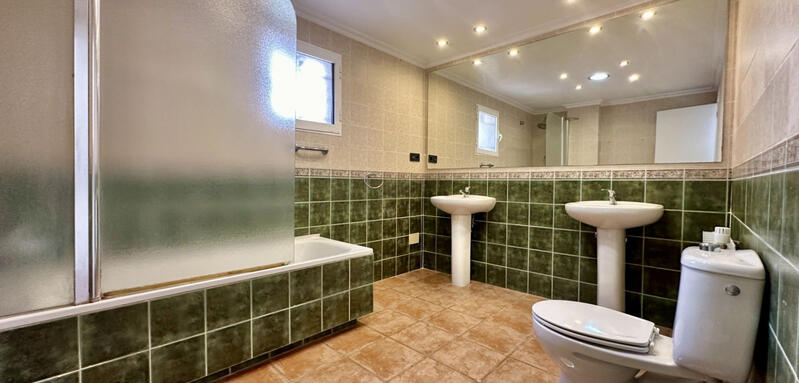 4 Schlafzimmer Villa zu verkaufen 4 Schlafzimmer Villa zu verkaufen