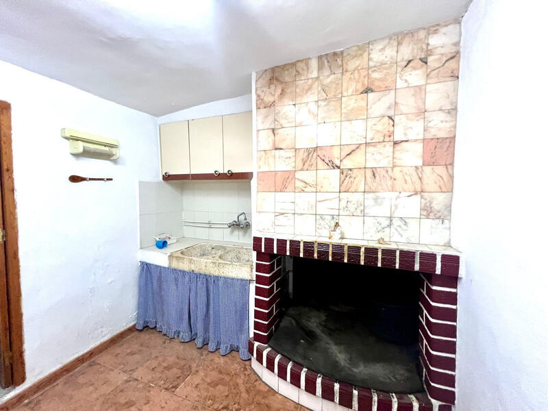 4 bedroom Townhouse for sale