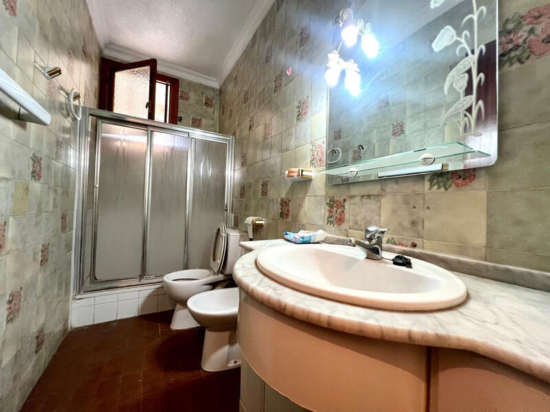 4 bedroom Townhouse for sale