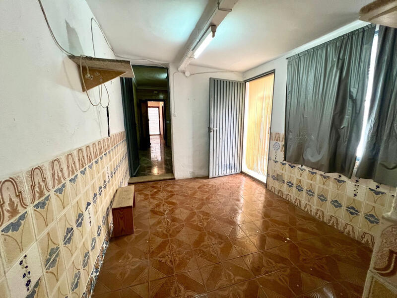 4 bedroom Townhouse for sale