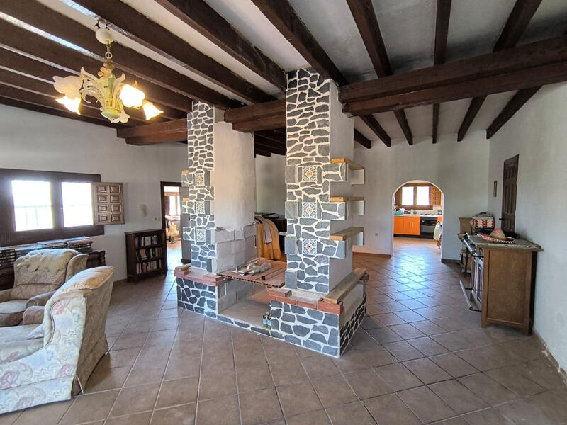 8 bedroom Villa for sale