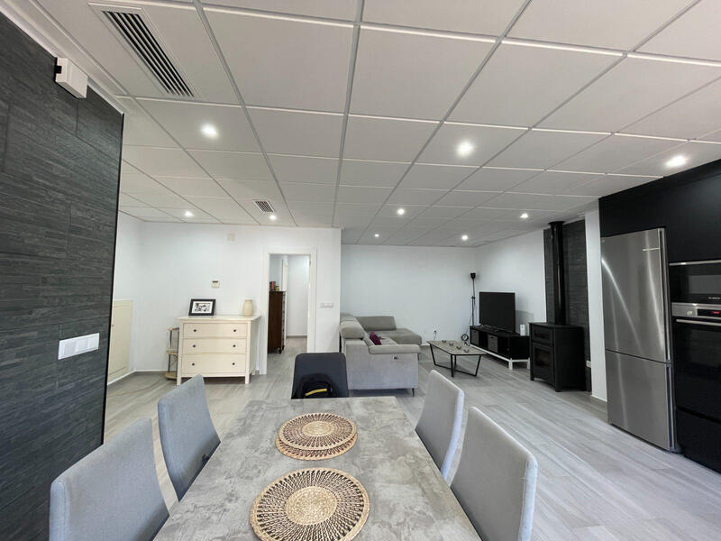 5 bedroom Townhouse for sale