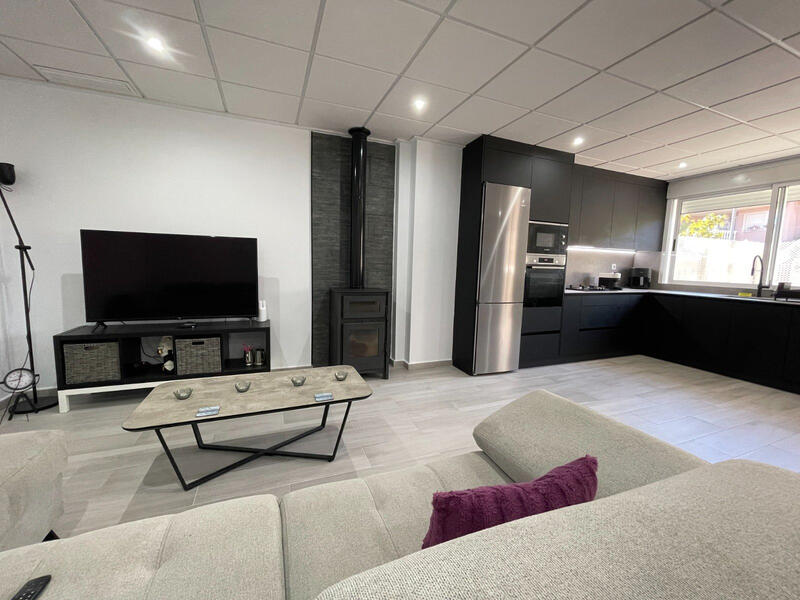 5 bedroom Townhouse for sale