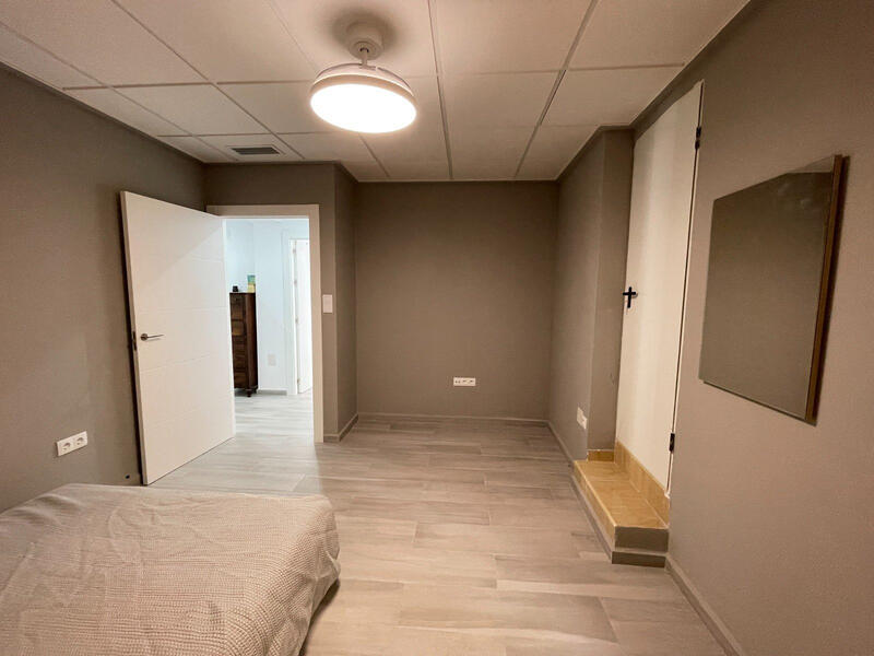 5 bedroom Townhouse for sale