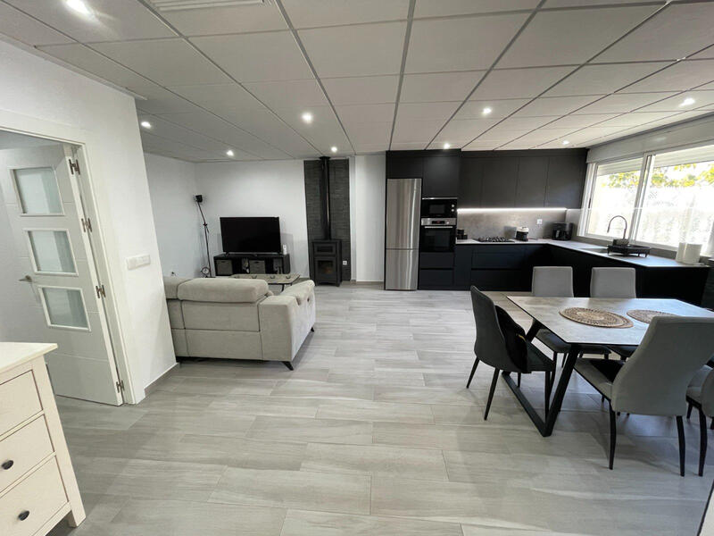 5 bedroom Townhouse for sale