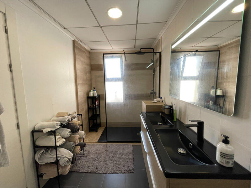 5 bedroom Townhouse for sale