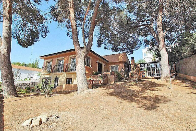 вилла продается в Torrevieja, Alicante