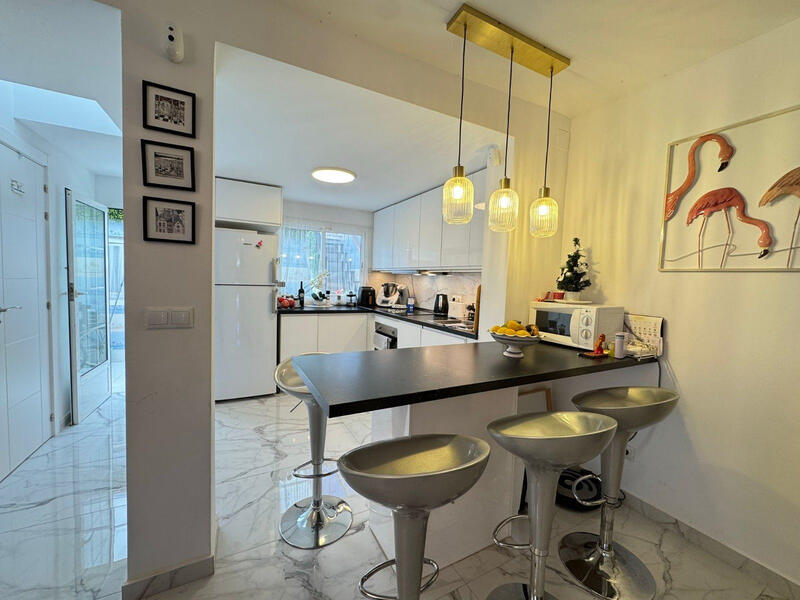 4 bedroom Townhouse for sale