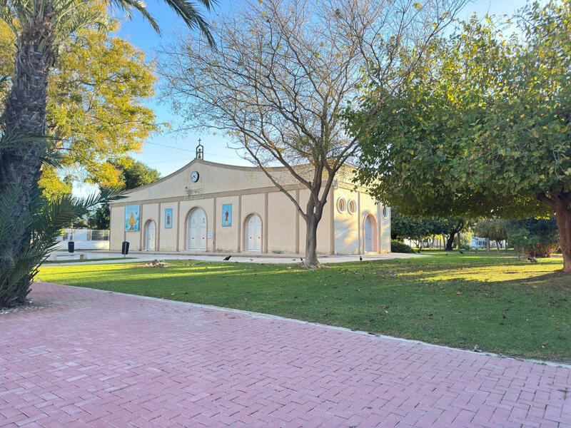 4 bedroom Townhouse for sale