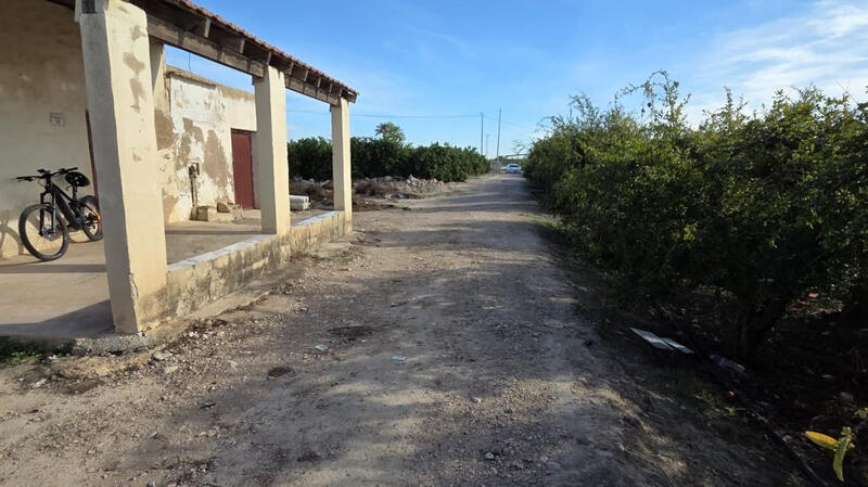 Lantställe till salu