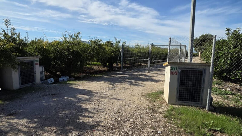 Lantställe till salu