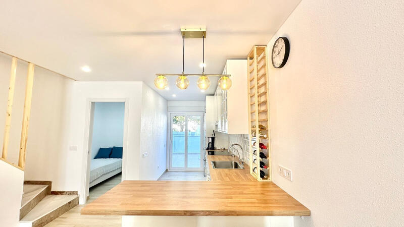 3 спальная комната городская тюрьма продается