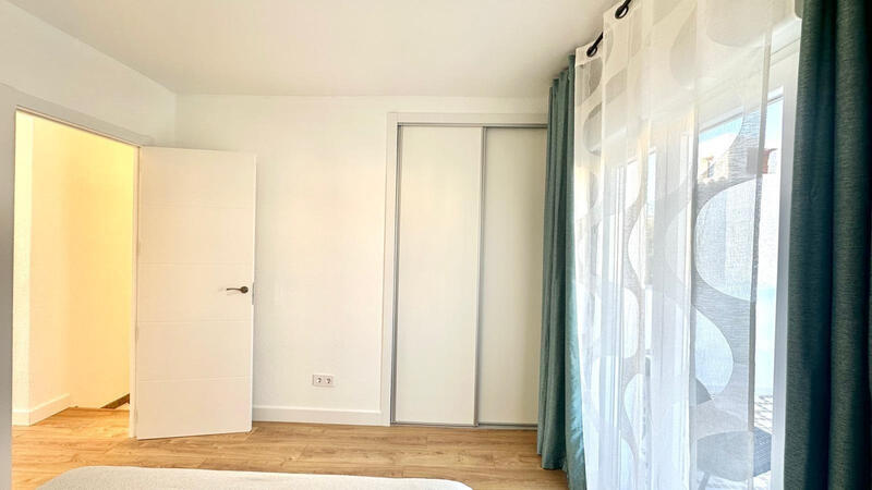 3 спальная комната городская тюрьма продается