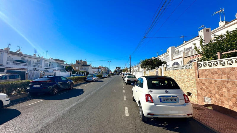 3 спальная комната городская тюрьма продается