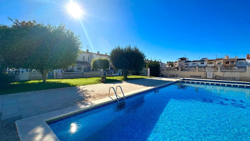 3 спальная комната городская тюрьма продается