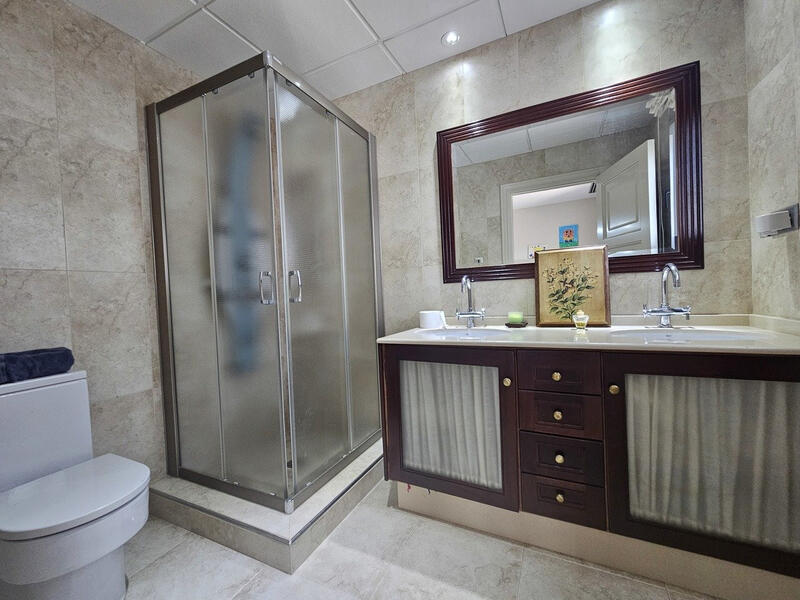 5 bedroom Villa for sale