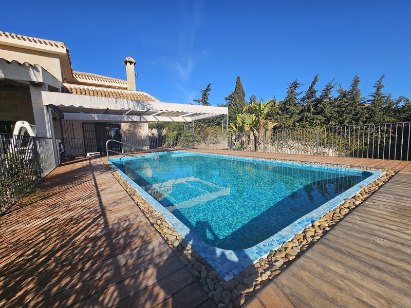 5 bedroom Villa for sale