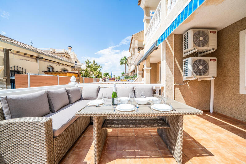 Villa til salg i Orihuela Costa, Alicante