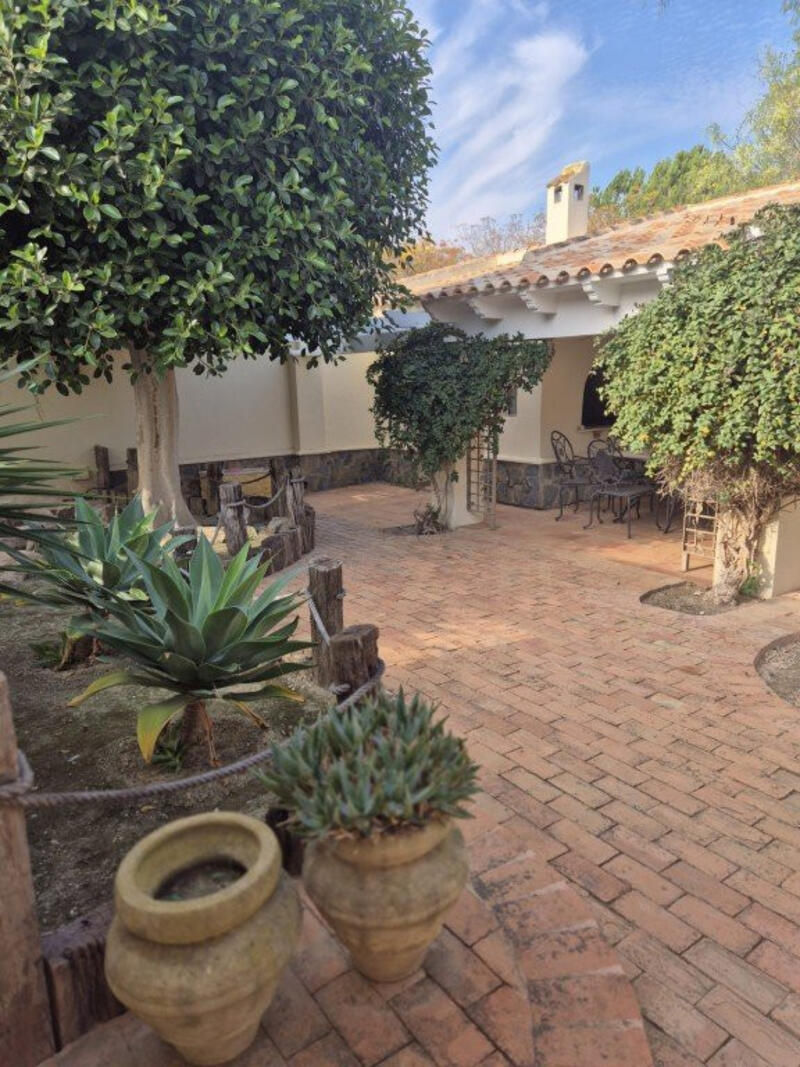 4 bedroom Country House for sale