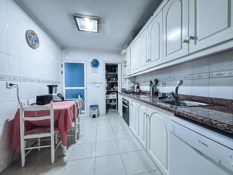 3 bedroom Apartment for sale