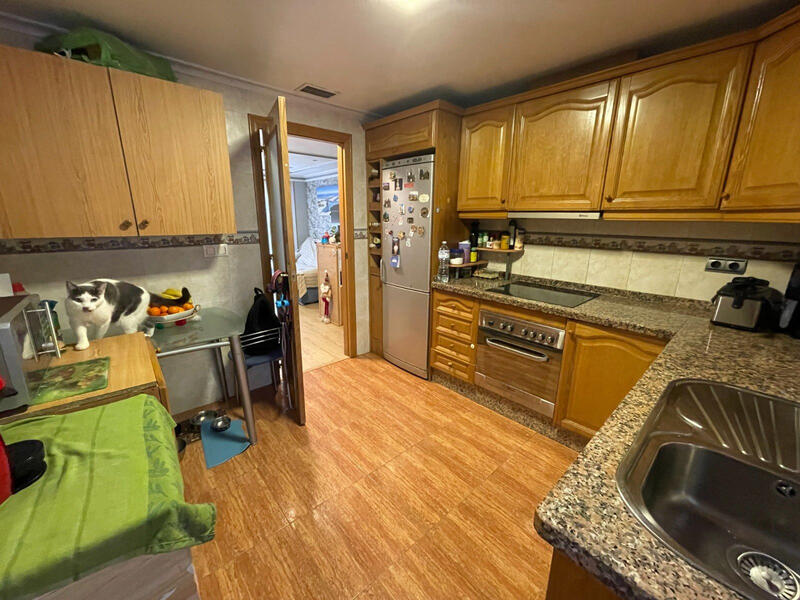 4 bedroom Apartment for sale