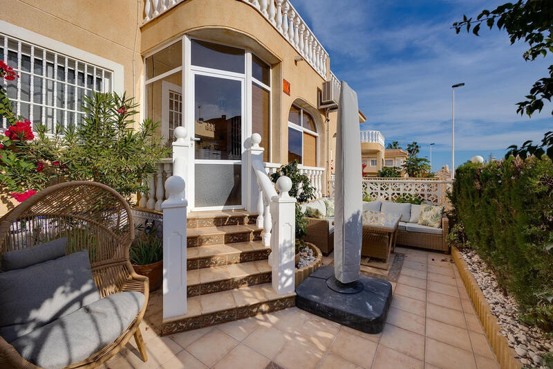 Villa à vendre dans Torrevieja, Alicante