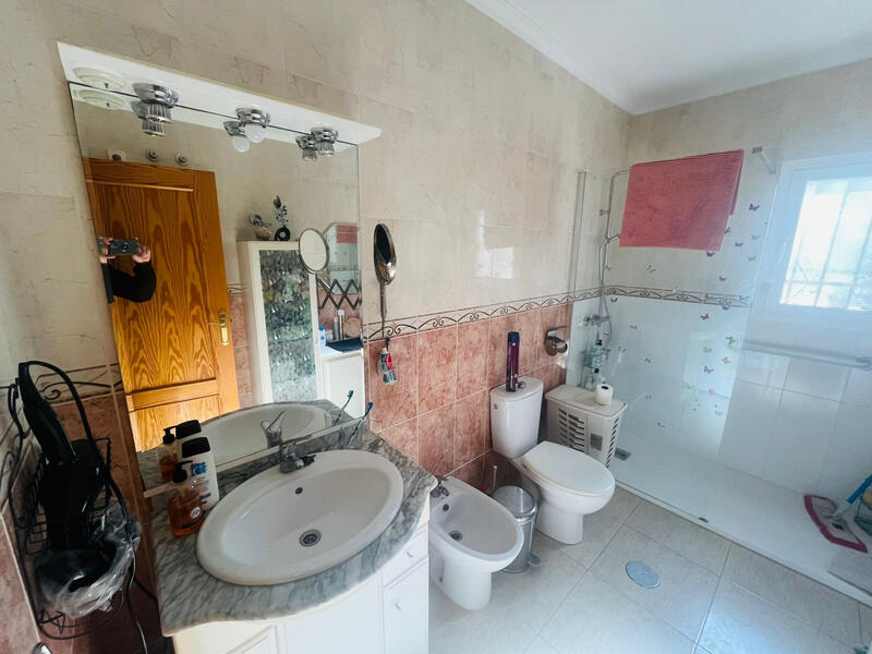 4 Cuarto Villa en venta