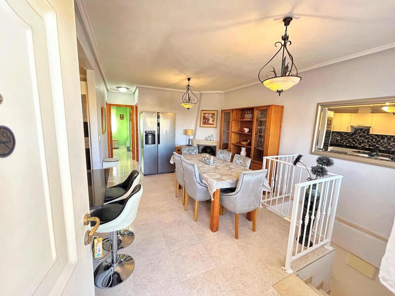 4 Schlafzimmer Stadthaus zu verkaufen