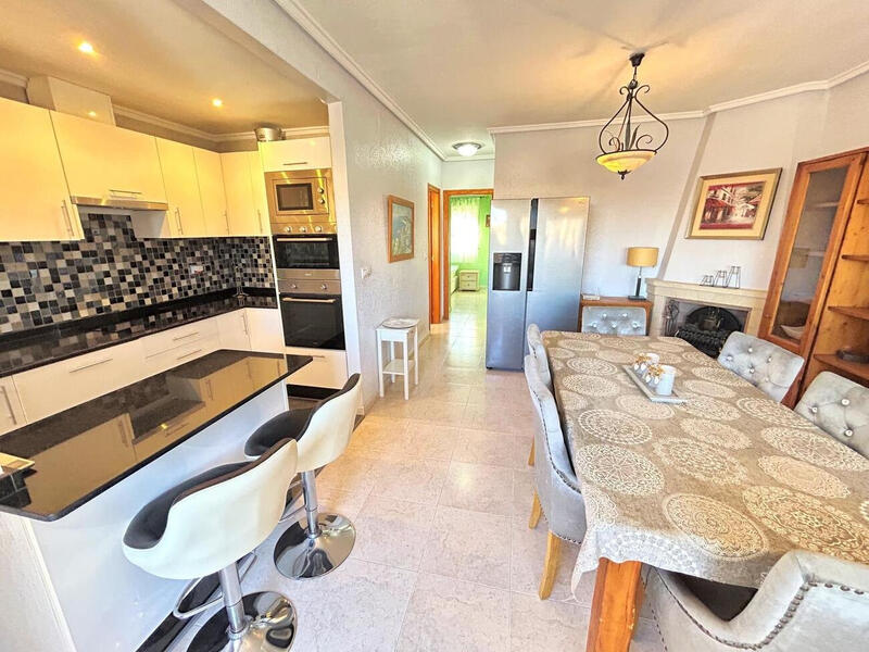 4 Schlafzimmer Stadthaus zu verkaufen