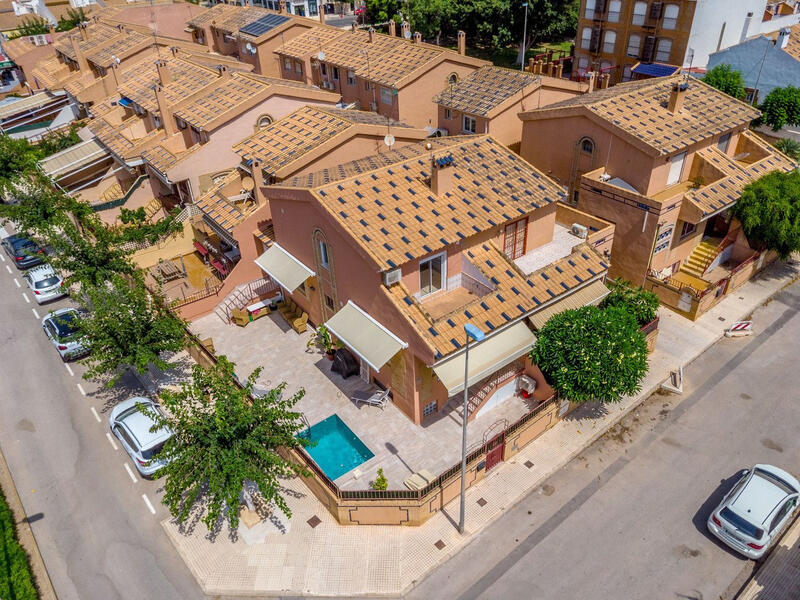 Villa en venta en Torre de la Horadada, Alicante