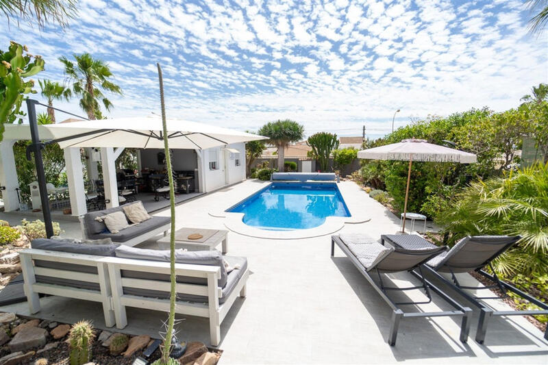 Villa Te koop in Torrevieja, Alicante