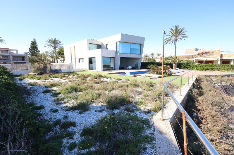 6 bedroom Villa for sale