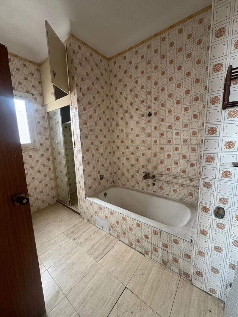 5 bedroom Apartment for sale