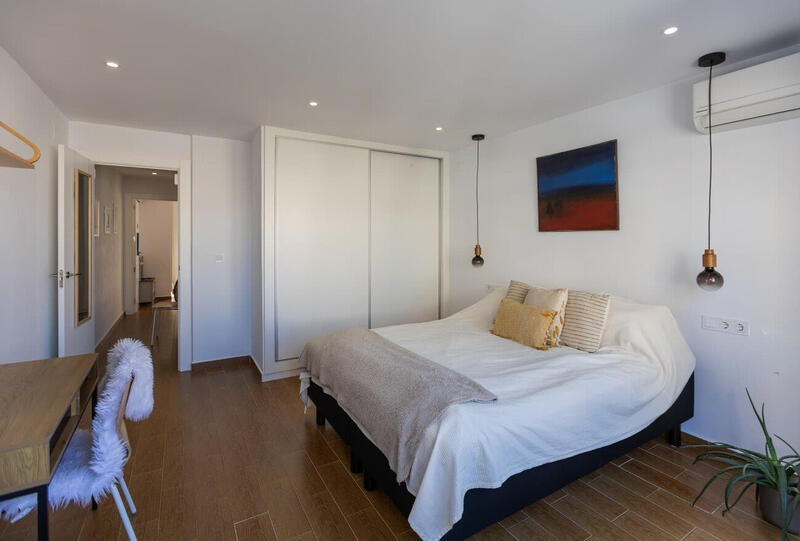 3 slaapkamer Gezinswoning Te koop