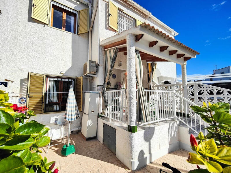 2 bedroom Townhouse for sale