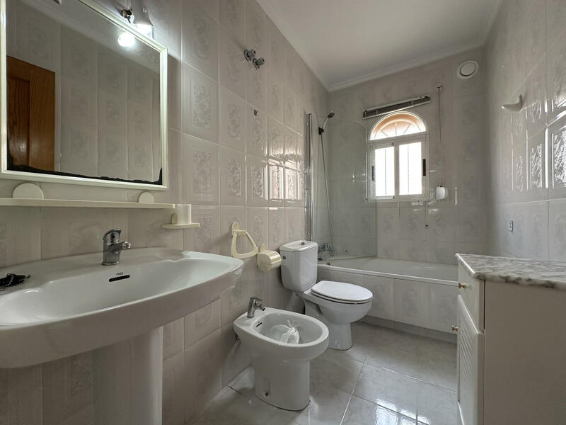 2 slaapkamer Tweezijdig Te koop 2 slaapkamer Tweezijdig Te koop