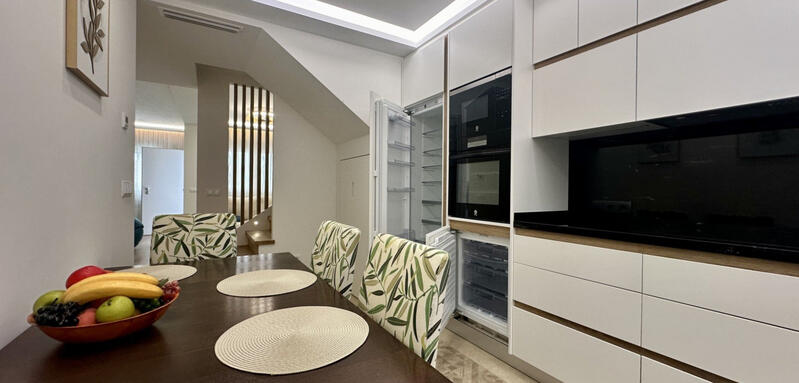 3 спальная комната городская тюрьма продается