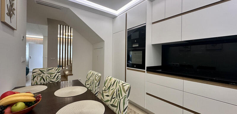 3 спальная комната городская тюрьма продается