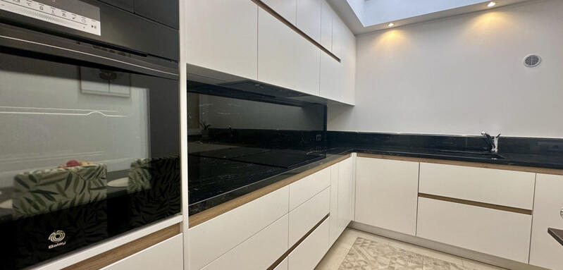 3 спальная комната городская тюрьма продается