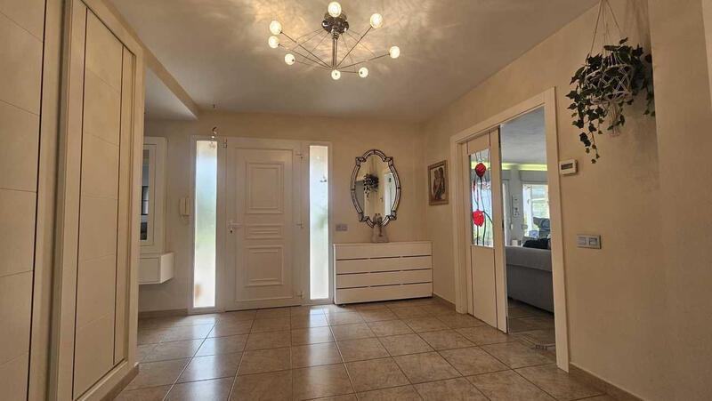 5 bedroom Villa for sale