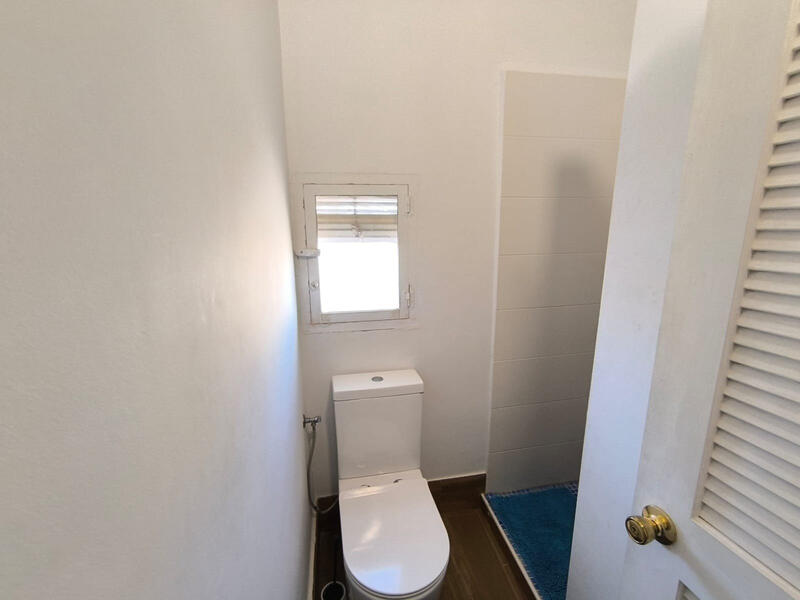 5 bedroom Townhouse for sale