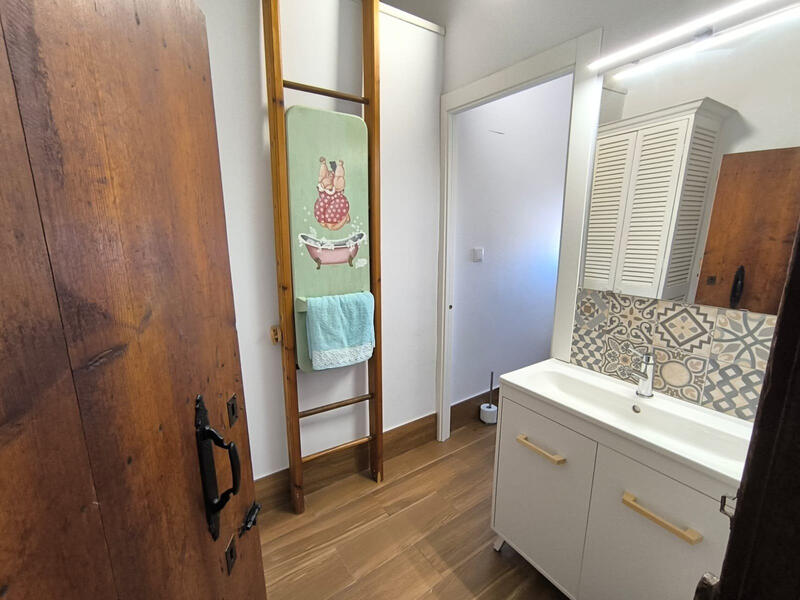 5 bedroom Townhouse for sale