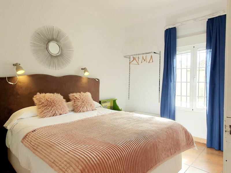 5 bedroom Townhouse for sale