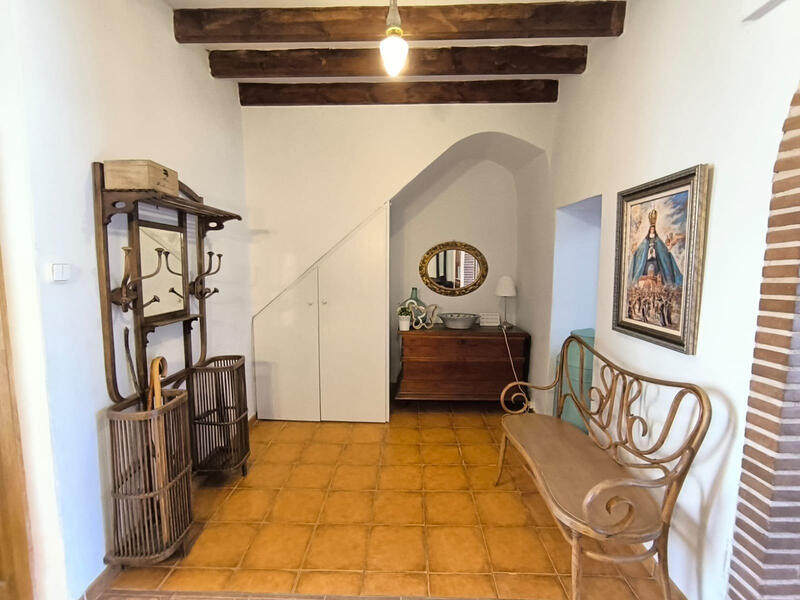 5 bedroom Townhouse for sale