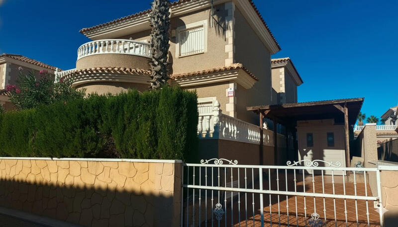 4 Cuarto Villa en venta