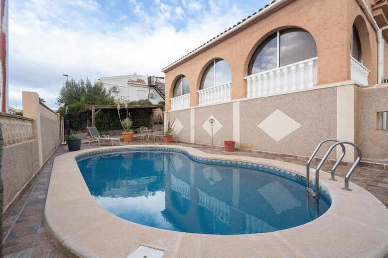 2 bedroom Villa for sale