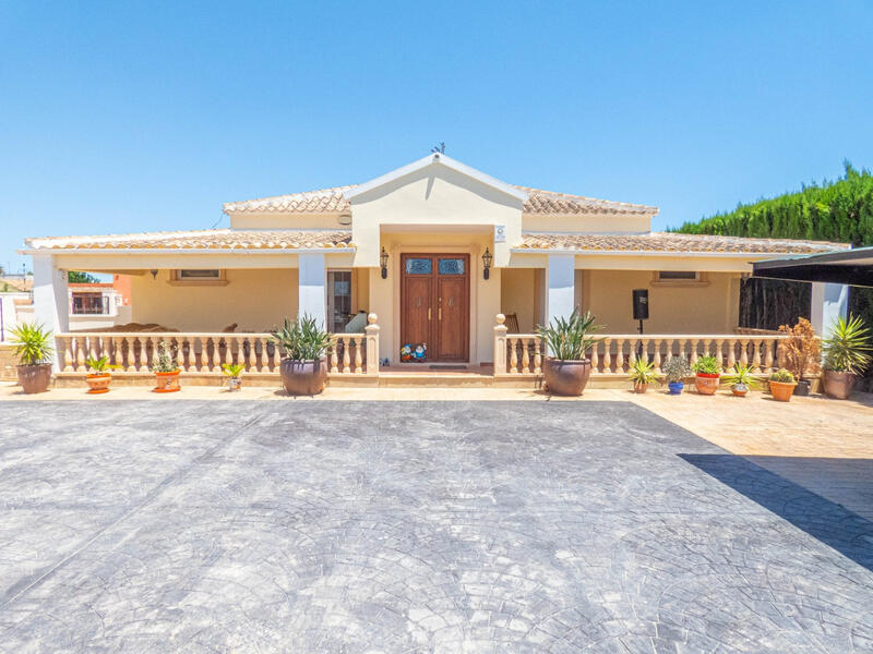 Villa zu verkaufen in Heredades, Alicante
